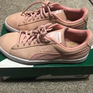 Puma’s suede classic - Women’s Size 8- Used